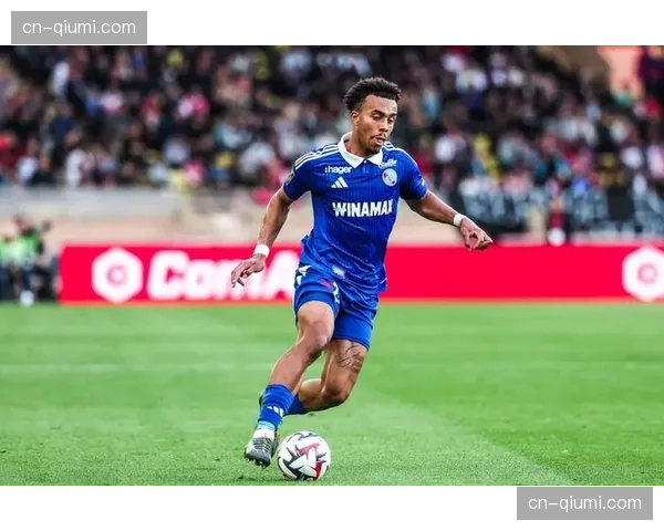 斯特拉斯堡俱乐部与韩国娱乐公司合作，推出联名系列服饰